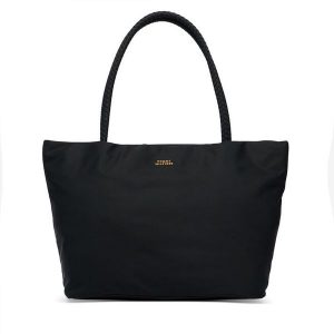 Torebka Tommy Hilfiger. Czarne shopper bag TOMMY HILFIGER, bez wzorów, z nylonu, bez dodatków. Za 569,99 zł.