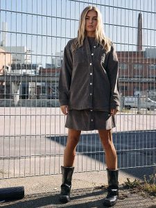 Noisy may Kurtka sztruksowa w kolorze szarobrązowym rozmiar: XL. Brązowe kurtki Noisy may, xl, bez wzorów, ze sztruksu, bez kaptura. Za 122,67 zł.