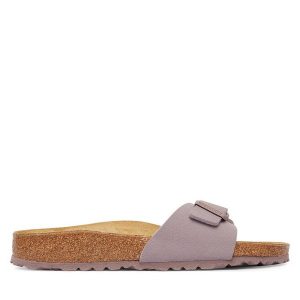 Klapki Birkenstock. Fioletowe klapki Birkenstock, bez wzorów, bez obcasa. Za 399,99 zł.