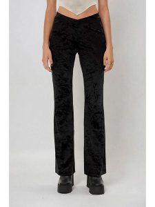 Weekday Spodnie w kolorze czarnym rozmiar: 44. Czarne spodnie z wysokim stanem Weekday, bez wzorów, z materiału, z podwyższonym stanem. Za 56,93 zł.