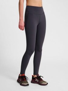 Damskie legginsy Hummel Pulse. Brązowe legginsy Hummel, bez wzorów, z elastanu, z podwyższonym stanem. Za 269,50 zł.