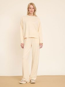 BGN 2-częściowy zestaw w kolorze beżowym rozmiar: 38. Brązowe spodnie dresowe BGN, bez wzorów, z dresówki. Za 180,91 zł.