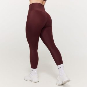 Legginsy damskie fitness z wysokim stanem Prime Fig. Fioletowe legginsy GYMBEAM, bez wzorów, z elastanu, z podwyższonym stanem. Za 130,90 zł.