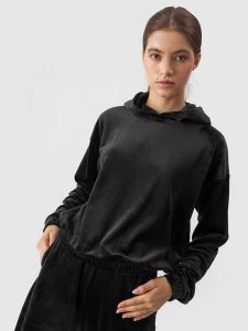 4F Bluza welurowa z materiału z recyklingu damska - czarna S. Czarne bluzy 4f, l, bez wzorów, z dresówki, z kapturem. Za 179,99 zł.