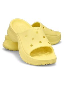Crocs Klapki "Bae Slide" w kolorze żółtym rozmiar: 39/40. Żółte klapki Crocs, bez wzorów, z otwartym noskiem, bez obcasa. Za 154,43 zł.