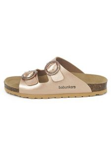BABUNKERS Family Klapki w kolorze jasnoróżowym rozmiar: 39. Różowe klapki BABUNKERS Family, bez wzorów, z otwartym noskiem, bez obcasa. Za 184,95 zł.