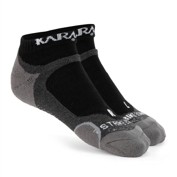 Skarpety tenisowe Karakal X4 Trainer. Czarne skarpetki KARAKAL, bez wzorów. Za 39,99 zł.