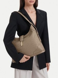 MEXX Torebka CEO-MEXX-S-005-10 Brązowy jasny. Brązowe torebki klasyczne Mexx, bez wzorów, ze skóry, bez dodatków. Za 269,99 zł.