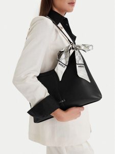 MEXX Torebka CEO-MEXX-S-007-09 Czarny. Czarne torebki klasyczne Mexx, bez wzorów, z materiału, bez dodatków. Za 179,99 zł.