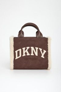 Torebka damska z futerkiem DKNY. Torebki klasyczne DKNY, bez wzorów, bez dodatków. Za 619,00 zł.