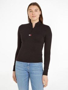 TOMMY JEANS Koszulka w kolorze czarnym rozmiar: XL. Czarne bluzki Tommy Jeans, xl, bez wzorów, z jeansu, bez kołnierzyka, bez ramiączek. Za 169,45 zł.