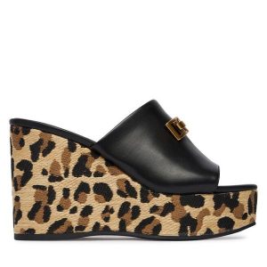 Klapki Guess. Czarne klapki Guess, z aplikacjami, bez obcasa. Za 494,99 zł.