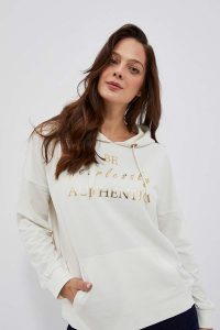 Bluza z kapturem i ozdobnym napisem perłowa. Białe bluzy MOODO, l, bez wzorów, z bawełny, z kapturem. W wyprzedaży za 69,99 zł.