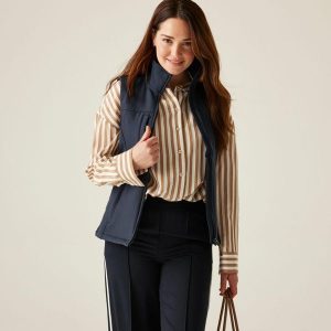 Kamizelka robocza softshellowa damska Flux. Niebieskie kamizelki Regatta, bez wzorów, z softshellu, bez kołnierzyka, bez ramiączek, bez kaptura. W wyprzedaży za 169,99 zł.