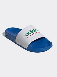 Adidas Klapki w kolorze niebiesko-białym rozmiar: 39. Białe klapki ADIDAS, bez wzorów, z otwartym noskiem, bez obcasa. Za 113,90 zł.