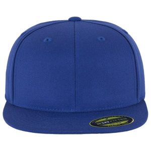 Czapka Z Daszkiem Premium 210. Niebieskie czapki FLEXFIT, bez wzorów. Za 87,99 zł.