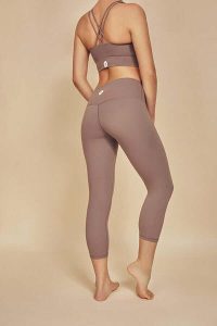 Legginsy do jogi Moonholi Yoggings 7/8. Brązowe legginsy MOONHOLI, bez wzorów, z elastanu, z podwyższonym stanem. Za 229,99 zł.