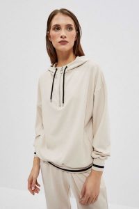 Bluza z rozpinanym dekoltem. Bluzy MOODO, s, bez wzorów, z elastanu, bez kaptura. W wyprzedaży za 64,99 zł.