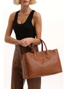 Maison héritage PARIS Skórzana torebka "Milia" w kolorze jasnobrązowym - 40 x 22 x 16 cm rozmiar: onesize. Brązowe torebki klasyczne Maison héritage PARIS, bez wzorów, z materiału, przez ramię, bez dodatków. Za 489,95 zł.