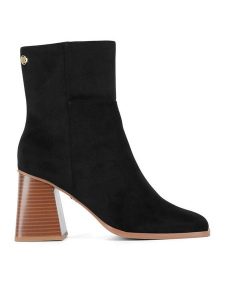 Nine West Botki WFA3361-1 Czarny. Czarne botki Nine West, bez wzorów, z materiału, bez obcasa, na słupku, bez zapięcia. Za 279,99 zł.