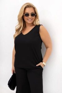 Elegancka bluzka/top satynowy Classy czarny damski do marynarki, garnituru OVERSIZE PLUS SIZE LATO. Czarne topy Moda Size Plus Iwanek, plus size, bez wzorów, z elastanu, biznesowe, bez kołnierzyka, bez ramiączek. Za 139,90 zł.