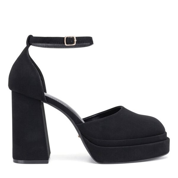 Czółenka DeeZee. Czarne czółenka DeeZee, bez wzorów, bez obcasa, bez zapięcia. Za 199,99 zł.