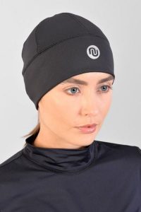 Czapka krótka ocieplana do biegania Unisex Nessi Sportswear. Czarne czapki NESSI SPORTSWEAR, bez wzorów, z elastanu, sportowe. Za 139,00 zł.