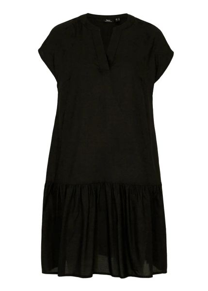 Sukienka tunikowa z delikatnej wiskozy. Czarne sukienki bonprix, bez wzorów, z wiskozy, bez kołnierzyka, bez ramiączek, midi, trapezowe. Za 97,99 zł.