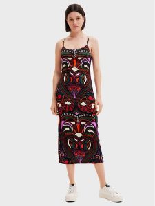 Desigual Sukienka codzienna Marca 22WWVK23 Kolorowy Slim Fit. Kombinezony Desigual, na co dzień, xl, bez wzorów, z syntetyku, bez kołnierzyka, bez ramiączek, proste. Za 549,99 zł.