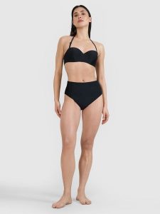 4F Dół od bikini damski - czarny XL. Czarne bikini 4f, bez wzorów, z elastanu. W wyprzedaży za 39,99 zł.