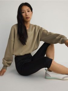 Legginsy - czarny. Czarne legginsy Reserved, bez wzorów, z tkaniny. W wyprzedaży za 29,99 zł.