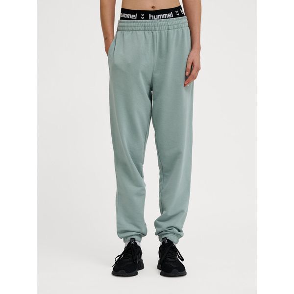 Damskie spodnie dresowe Hummel Pulse. Zielone spodnie dresowe Hummel, bez wzorów, z dresówki. Za 170,00 zł.