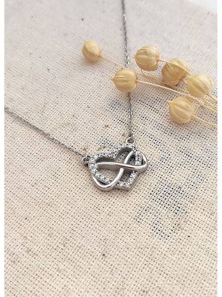 Miu Silver Srebrny naszyjnik z elementem ozdobnym - dł. 42 cm rozmiar: onesize. Szare naszyjniki Miu Silver, z cyrkonią, srebrne. Za 100,28 zł.