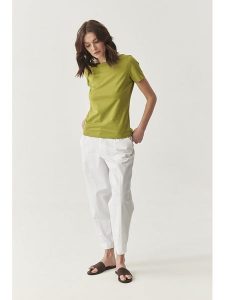 TATUUM Spodnie chino w kolorze białym rozmiar: 40. Białe chinosy Tatuum, bez wzorów, z podwyższonym stanem. Za 139,54 zł.