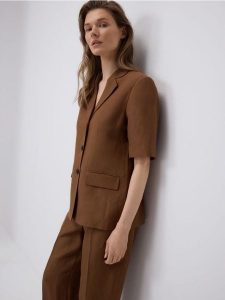 Marynarka z lnem - brązowy. Brązowe marynarki i żakiety Reserved, l, bez wzorów, z wiskozy. Za 179,99 zł.