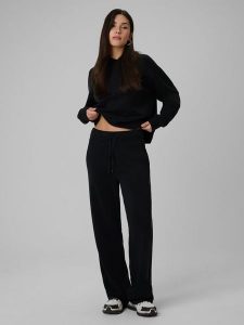 4F Spodnie dresowe z modalem damskie - czarne L. Czarne spodnie dresowe 4f, l, bez wzorów, z dresówki. Za 179,99 zł.