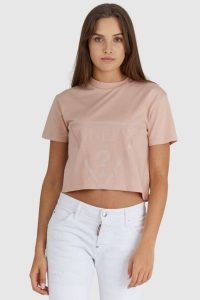 GUESS Krótki różowy t-shirt damski z logo. Czerwone t-shirty Guess, s, z aplikacjami, z bawełny, bez kołnierzyka, bez ramiączek. W wyprzedaży za 129,99 zł.