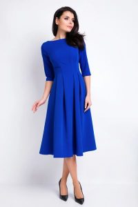 Elegancka sukienka rozkloszowana z kontrafałdami niebieska. Niebieskie sukienki Sukienki.shop, do pracy, bez wzorów, biznesowe, bez kołnierzyka, bez ramiączek, rozkloszowane. Za 349,00 zł.