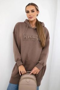 Bluza ocieplana z haftowanym napisem oversize mocca. Bluzy KESI, l, bez wzorów, z bawełny, bez kaptura. Za 238,37 zł.