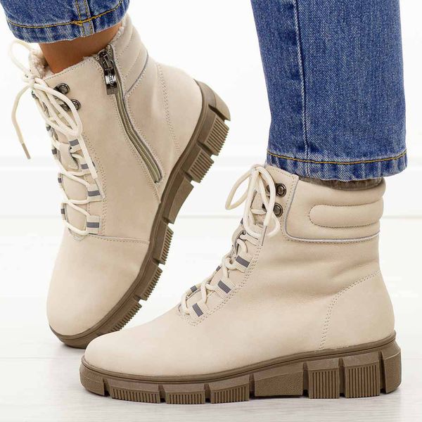 Beżowe skórzane botki damskie T.Sokolski Z25-238. Brązowe botki Sokolski, na jesień, bez wzorów, z dzianiny, z okrągłym noskiem, bez obcasa, bez zapięcia. Za 259,00 zł.