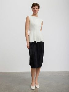 BGN Sukienka w kolorze kremowo-czarnym rozmiar: 34. Brązowe sukienki BGN, na imprezę, bez wzorów, bez kołnierzyka, bez ramiączek, midi. Za 78,99 zł.