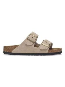 Birkenstock Skórzane klapki "Arizona" w kolorze beżowym rozmiar: onesize. Brązowe klapki Birkenstock, bez wzorów, ze skóry, z otwartym noskiem, bez obcasa. Za 403,47 zł.