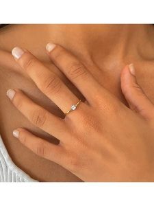 OR Carats Złoty pierścionek z diamentem i kamieniem szlachetnym rozmiar: 56. Żółte pierścionki OR Carats, z diamentem, złote. Za 476,95 zł.