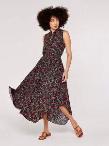 Apricot Sukienka w kolorze czarnym rozmiar: XL. Czarne sukienki Apricot, na co dzień, xl, bez wzorów, z wiskozy, bez kołnierzyka, bez ramiączek, maxi, proste. Za 86,99 zł.