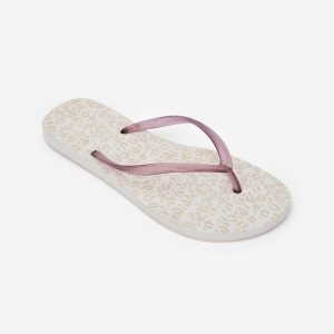 Japonki damskie Decathlon 500 Animal. Białe klapki DECATHLON, bez wzorów, bez obcasa. Za 39,99 zł.