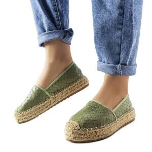 Zielone espadryle zdobione tłoczeniem Geoffrey. Zielone espadryle z aplikacjami, bez obcasa. Za 78,89 zł.