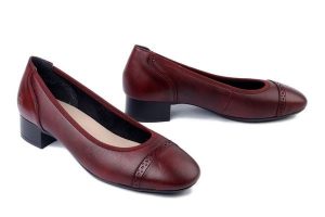 RIEKER 43450-35 red, czółenka damskie. Czerwone czółenka Rieker, bez wzorów, bez obcasa, na obcasie, bez zapięcia. Za 329,90 zł.