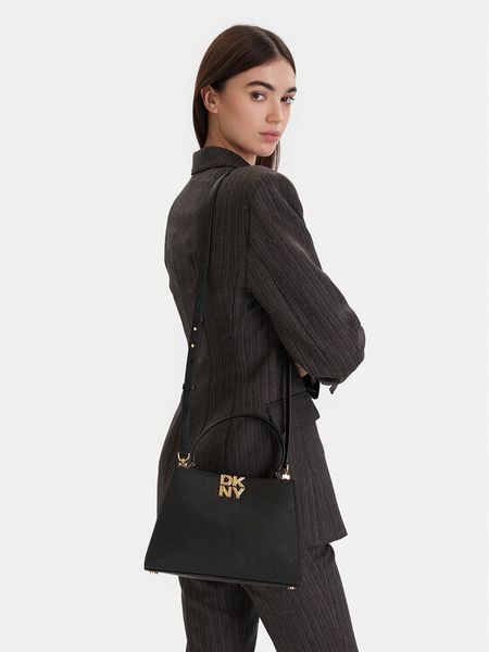 DKNY Torebka Foster R52D1L92 Czarny. Czarne torebki klasyczne DKNY, bez wzorów, ze skóry, bez dodatków. Za 662,99 zł.