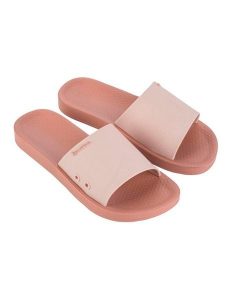 Klapki damskie sportowe basen trening plażę Ipanema Anatomica Classic. Czerwone klapki Ipanema, z aplikacjami, z gumy, bez obcasa, na płaskiej podeszwie. Za 64,50 zł.