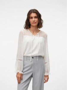 Vero Moda Bluzka w kolorze białym rozmiar: M. Białe bluzki Vero Moda, m, bez wzorów, bez kołnierzyka, bez ramiączek. Za 79,03 zł.